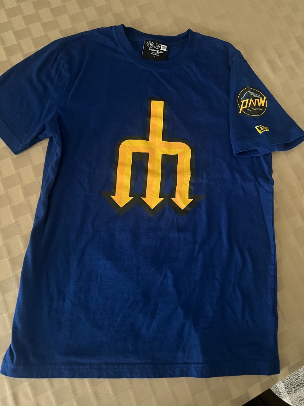 New Era 2023 Royal Blue Mariners Tee with Yellow Graphic Logo M